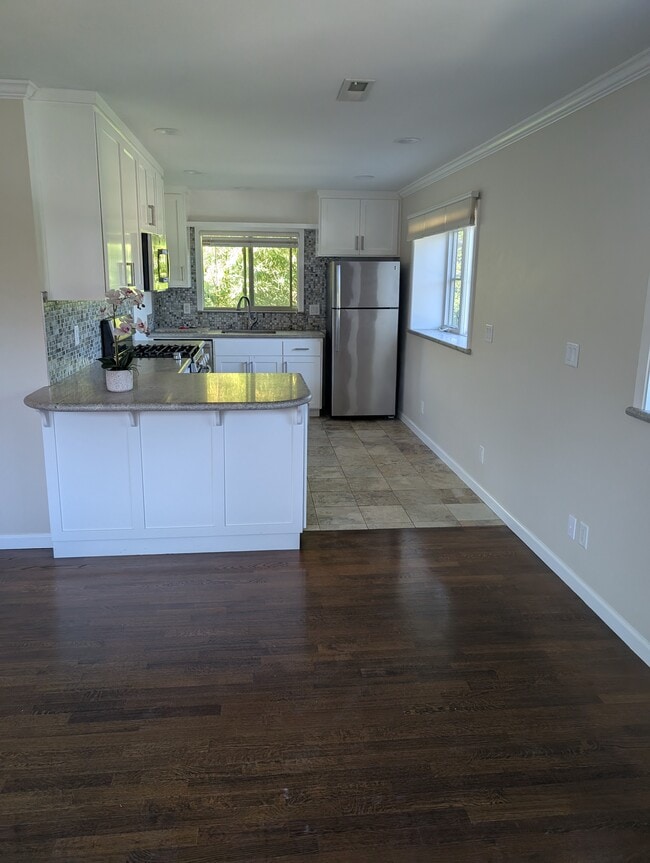 Building Photo - 529 San Benito Ave