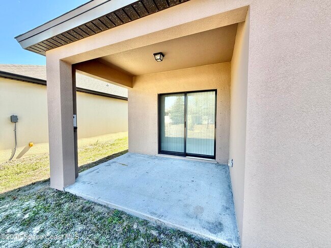 Building Photo - 388 Coyote Dr