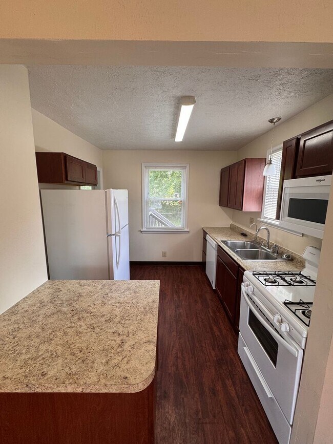 Foto del edificio - 817 Taylor Ave