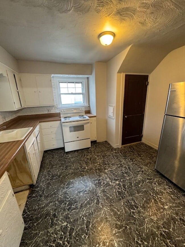 Foto del edificio - 3329 Robinwood Dr