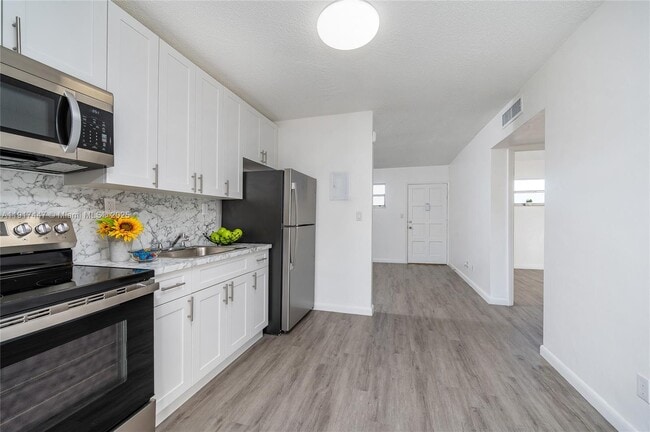 Building Photo - 2461 Coral Wy