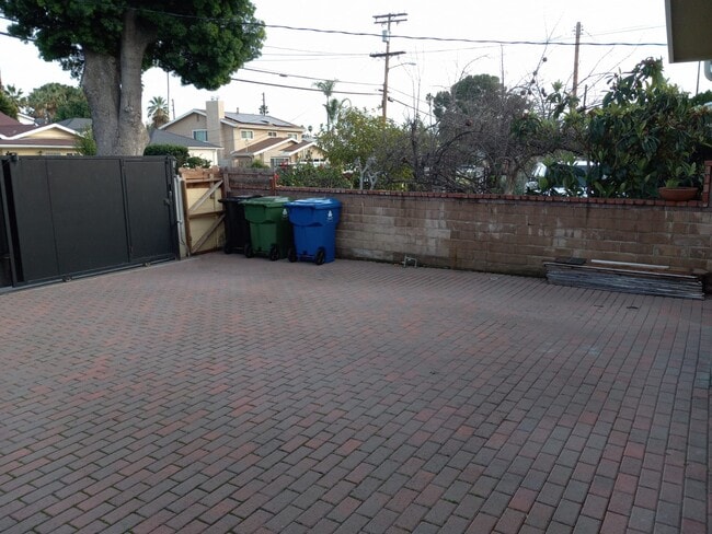 Building Photo - 6551 Gaviota Ave
