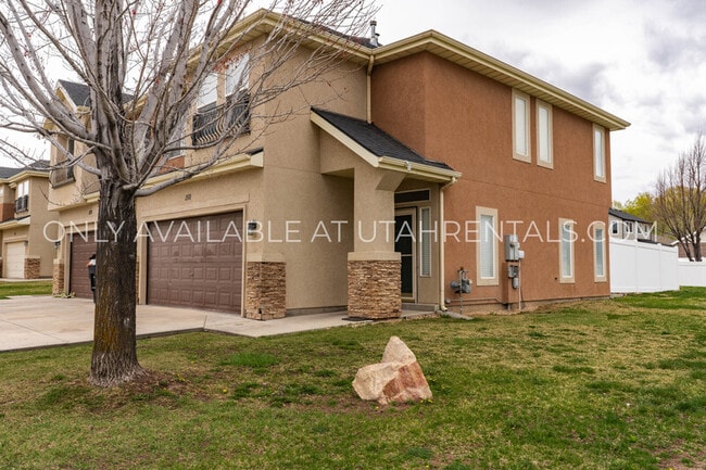 Building Photo - 211 Greenfield Cir