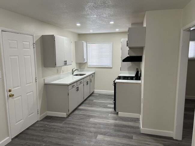 Building Photo - Remodeled 3 Bedroom, 2 Bath Home