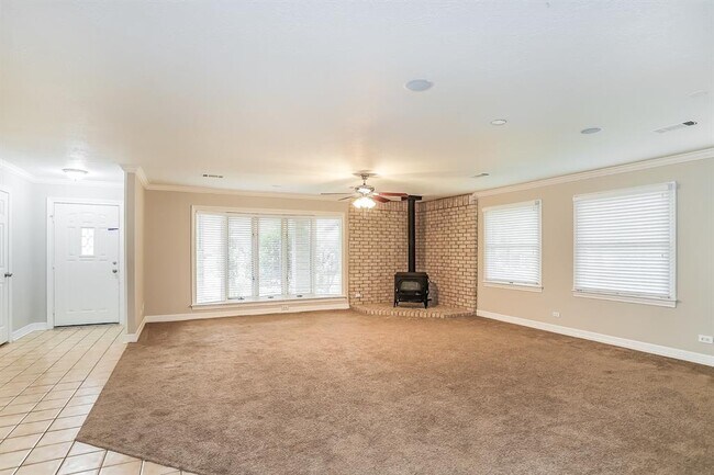 Building Photo - 14042 Hunters Glen