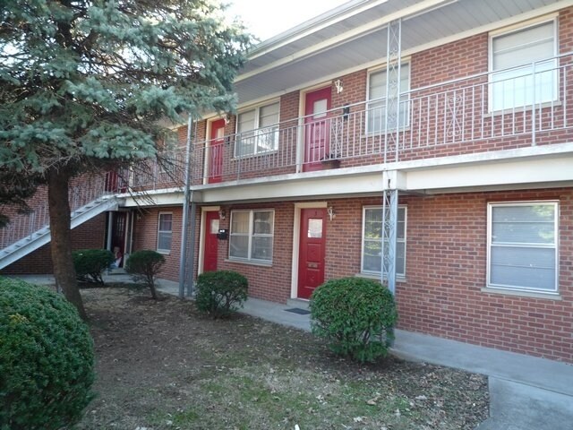 Primary Photo - 2412 Mount Claire Ave