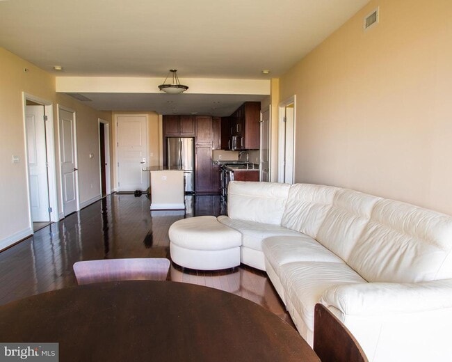 Building Photo - 8220 Crestwood Heights Dr