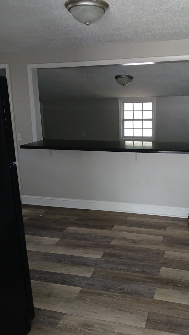 Foto del edificio - PRICE REDUCED! AVAILABLE NOW!