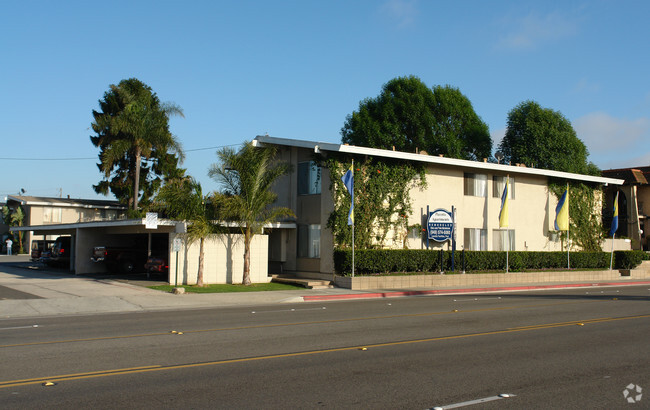 Placentia Apartments Costa Mesa