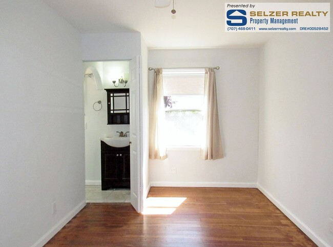 Building Photo - Cozy 1 bd. westside home; walk downtown!