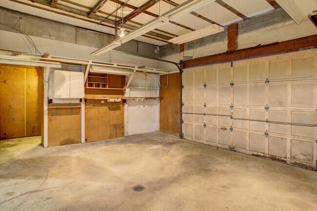 Building Photo - 814 6th St