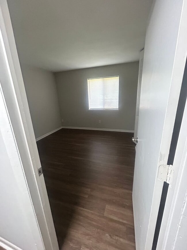 Building Photo - Affordable 1 Bedroom Condominium at Orchard Trace