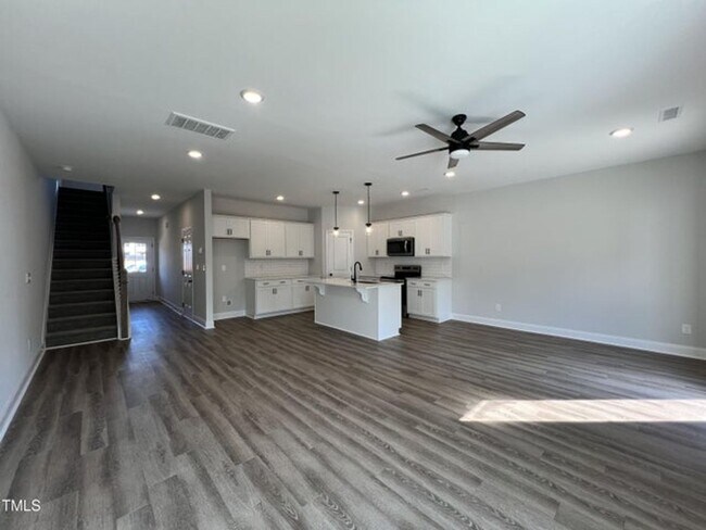 Foto del edificio - 3 Bedroom/2.5 Bath/Loft/1 Car Garage Townhome in Clayton
