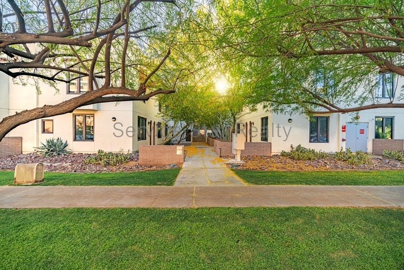 Primary Photo - 620 N 4th Ave