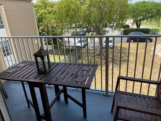 Foto del edificio - 5221 Geneva Ct