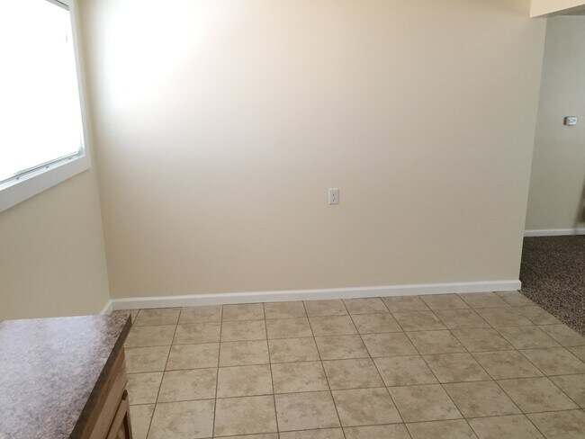 Foto del edificio - 1015 Roosevelt Ave