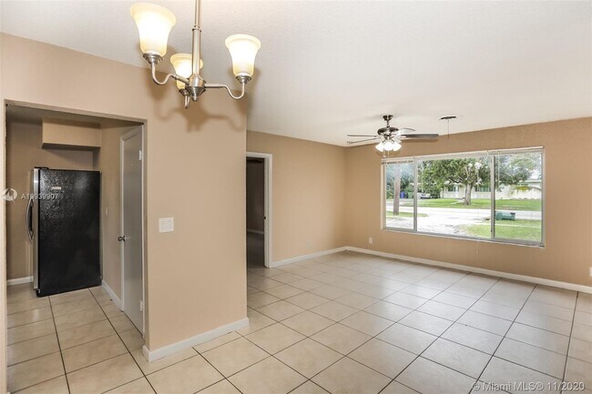 Foto del edificio - 351 SW 31st Ave