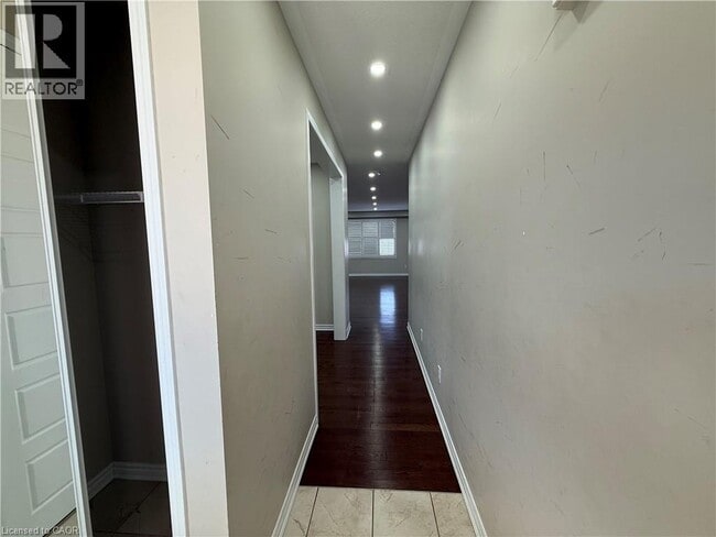 Photo du bâtiment - 160 Ridge Rd