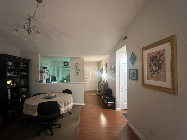 Foto del edificio - 2718 Cottage Cir