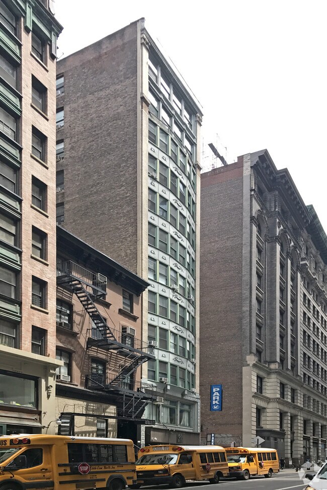 Building Photo - 11 W 17th St