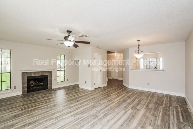 Foto del edificio - 17263 Saturn Ln