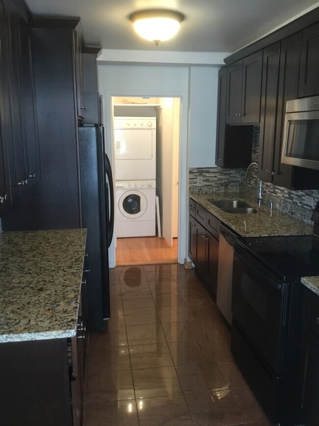 Foto del edificio - 4170 N Marine Dr