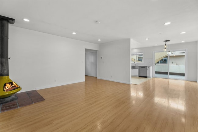 Building Photo - 116 Buccaneer St