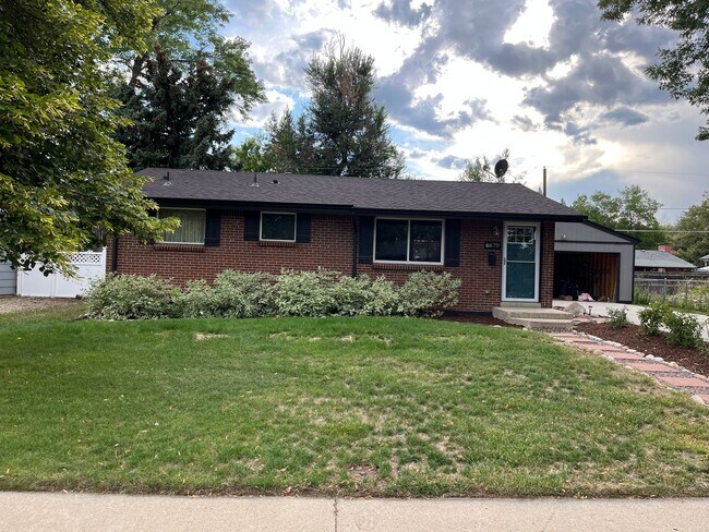 Photo - Beautiful 2 Bedroom + 2 Bonus Rooms, 3 Bat... House