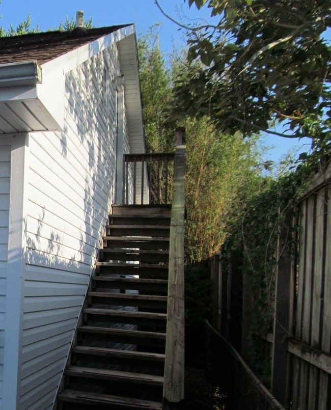 Building Photo - Studio Apartment