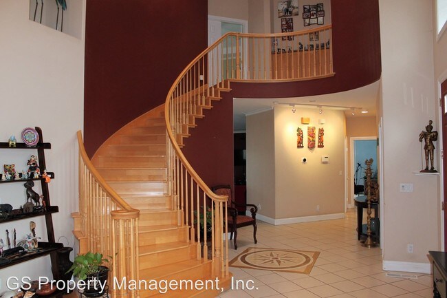 Foto del edificio - 6 br, 4 bath House - 1024 Cynthia Lane