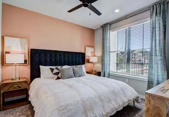 Building Photo - 500 Town Park Dr