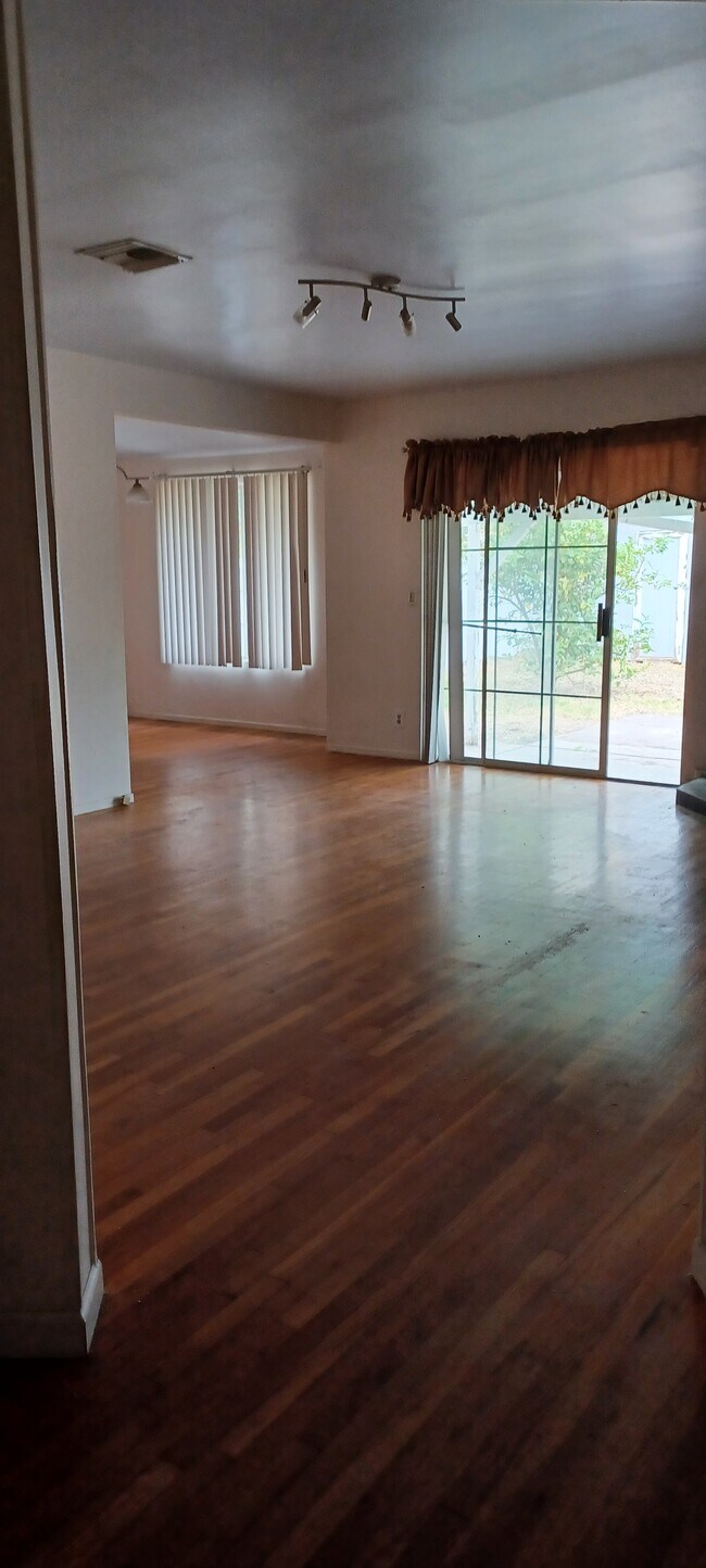 Foto del edificio - 7248 Beckford Ave
