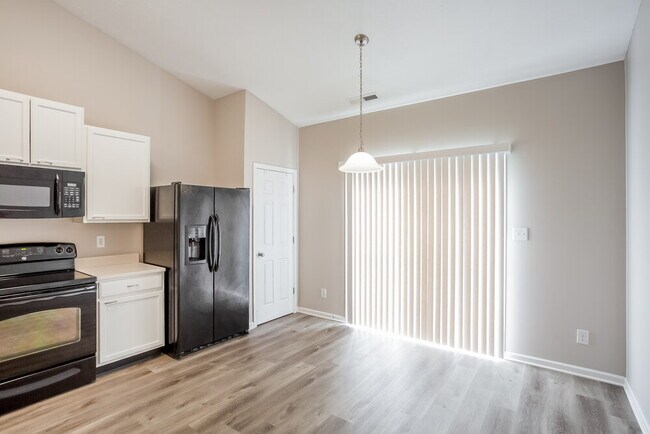 Foto del edificio - 11631 High Timber Dr