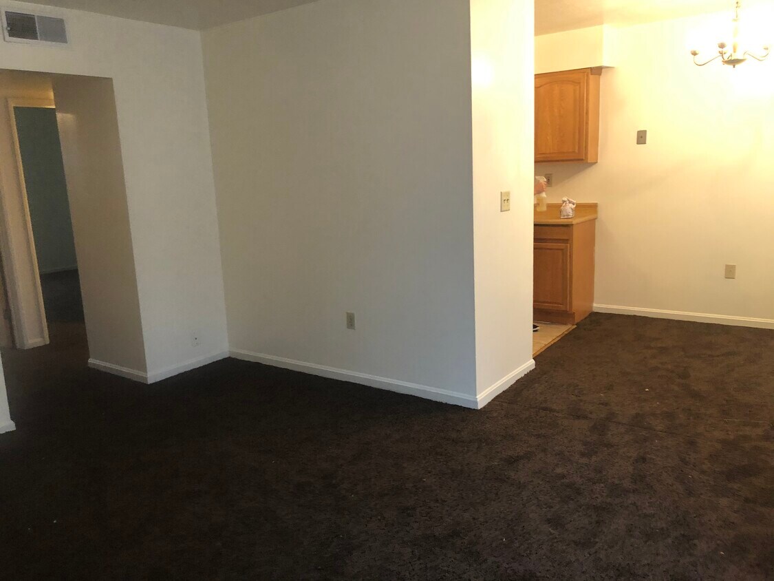 Primary Photo - 1709 Liberty Bell Way