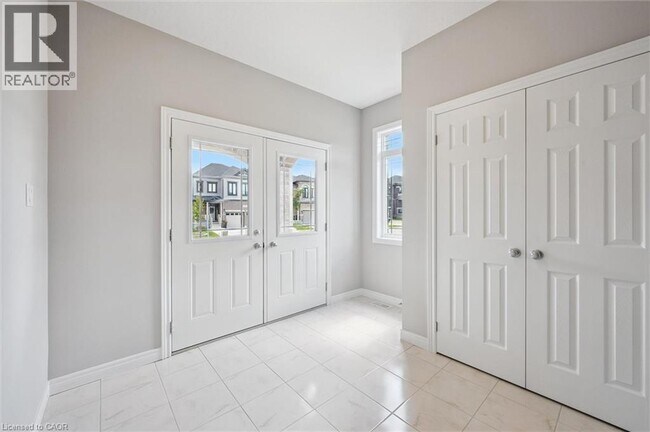Building Photo - 18 Everton Dr