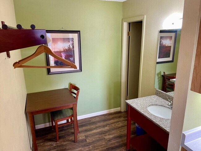 Foto del edificio - 1607 North Lacrosse Street, Unit Studio