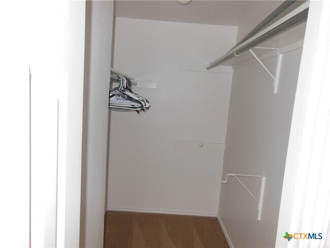 Building Photo - 1641 Kuehler Ave