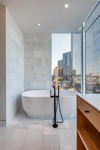 Building Photo - 1747 Leonard St