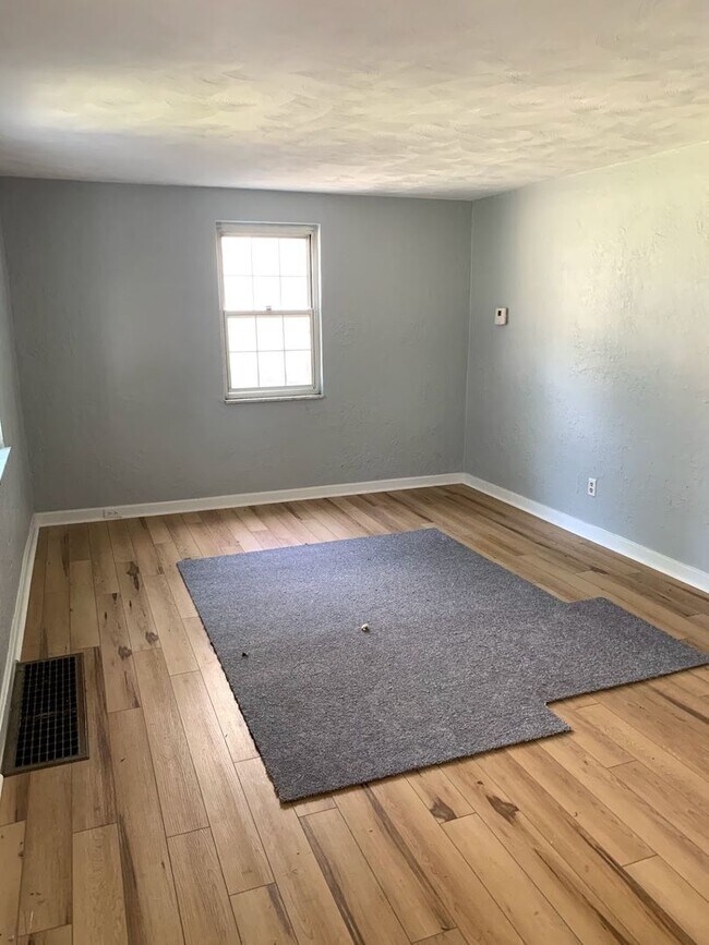 Building Photo - Cozy 2 Bed, 2 Bath Home in Brookline - Ava...