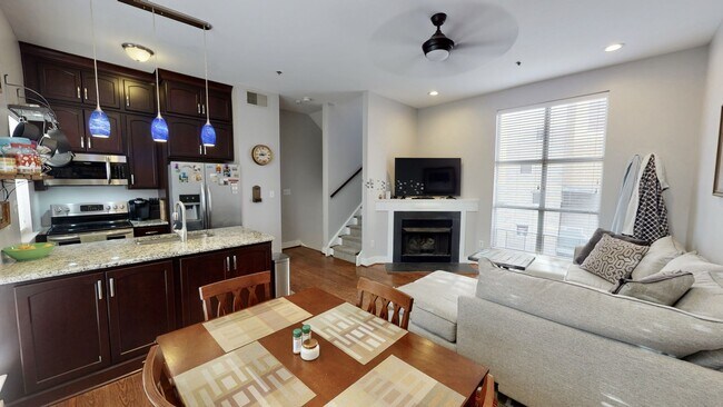 Foto del edificio - 2061 Atherton Heights Ln