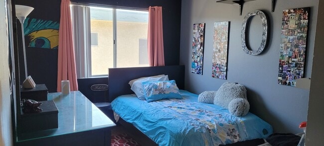 Building Photo - 335 E Plymouth St