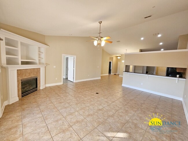 Building Photo - Lakefront Home with Community Pool in Destin!