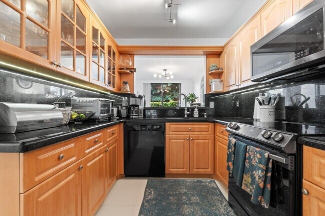 Building Photo - 9809 Costa del Sol Blvd
