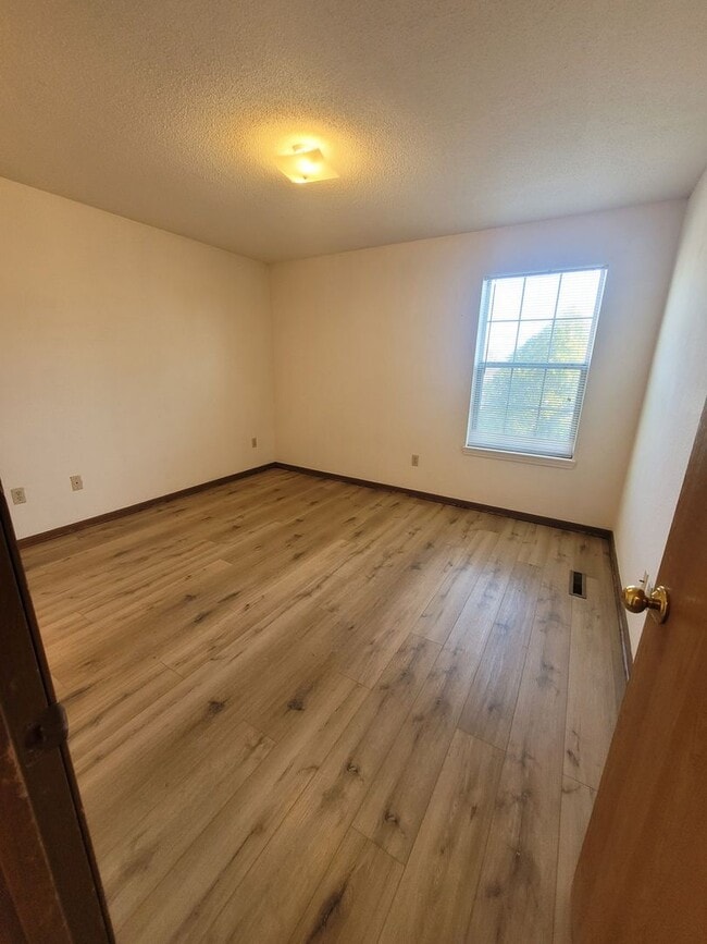 Foto del edificio - 2304-2306 Monmouth Ct