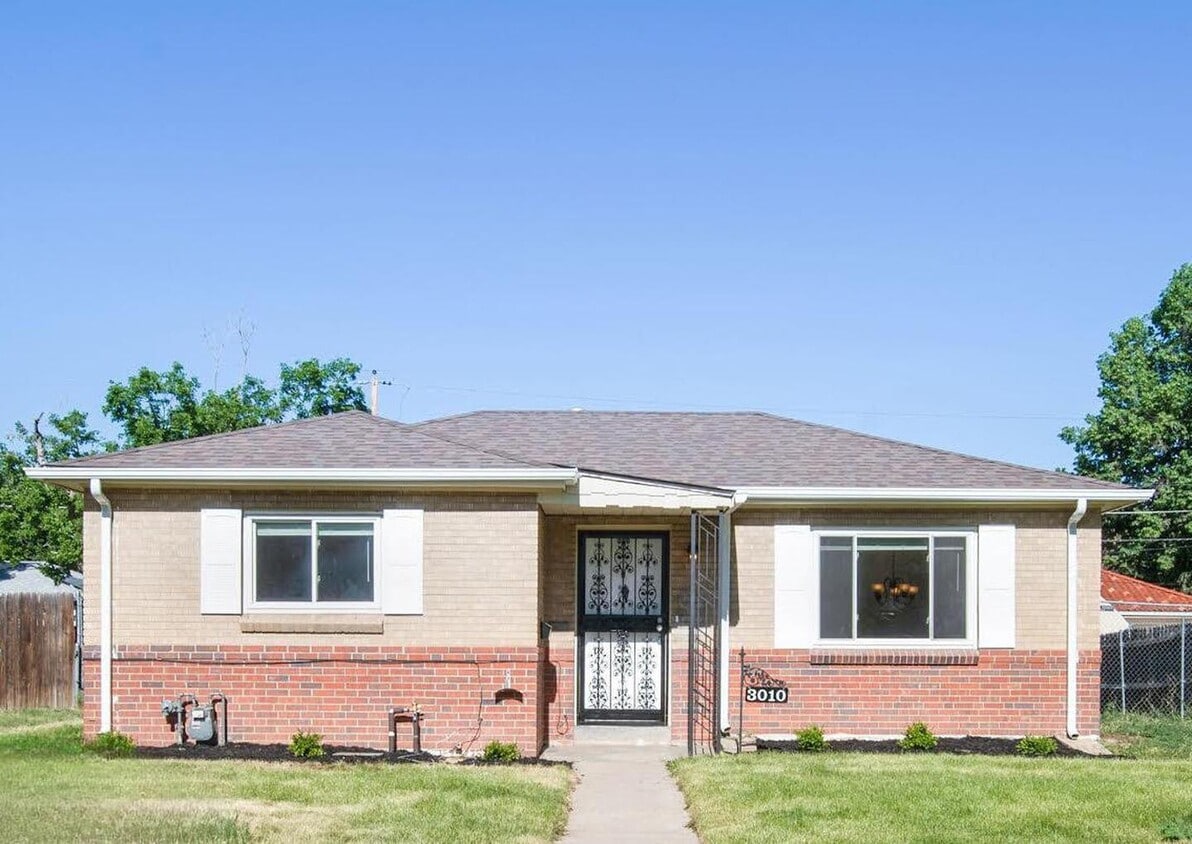 Move-in-ready Park Hill home with oversize... - Move-in-ready Park Hill home with oversize...