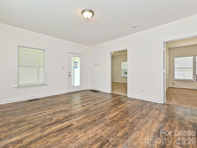 Foto del edificio - 610 N Pear St
