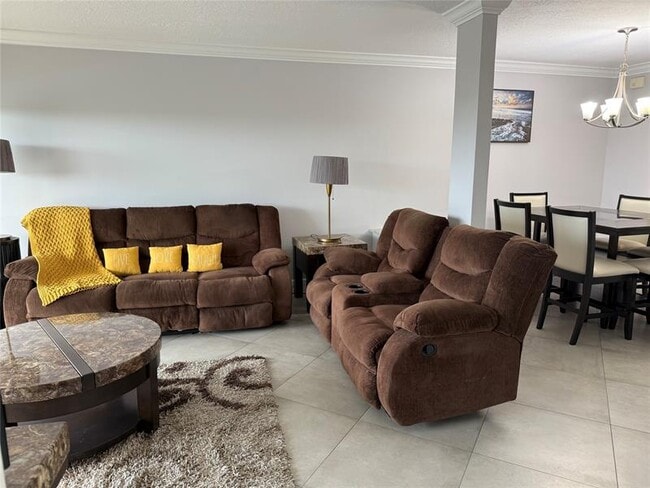 Building Photo - 1319 E Hillsboro Blvd