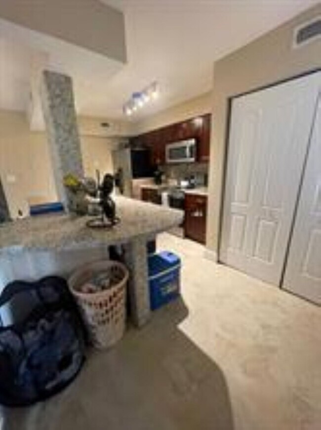 Building Photo - 2803 N Oakland Forest Dr