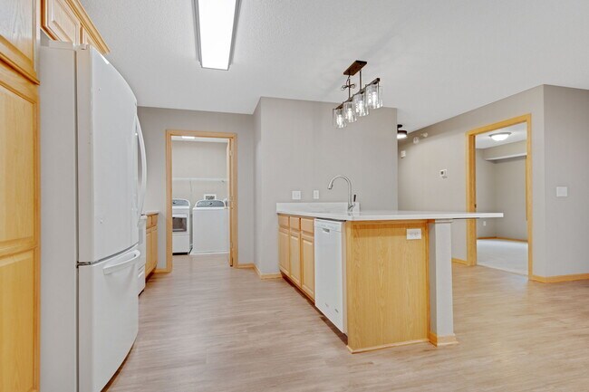 Building Photo - 15631 Linnet St NW