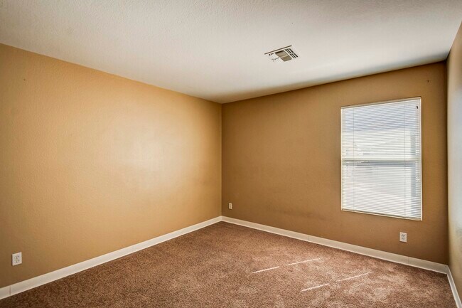 Building Photo - 10172 N Blue Crossing Way